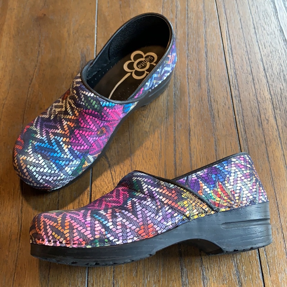 sanita closed back clogs